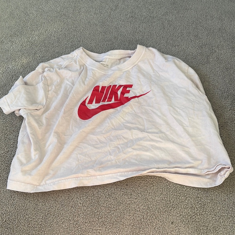 Cropped Nike t shirt